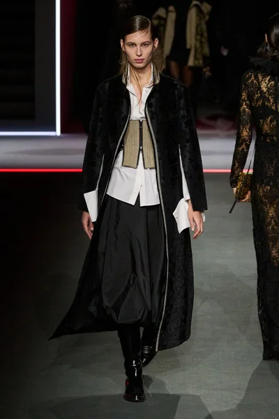 Look 25